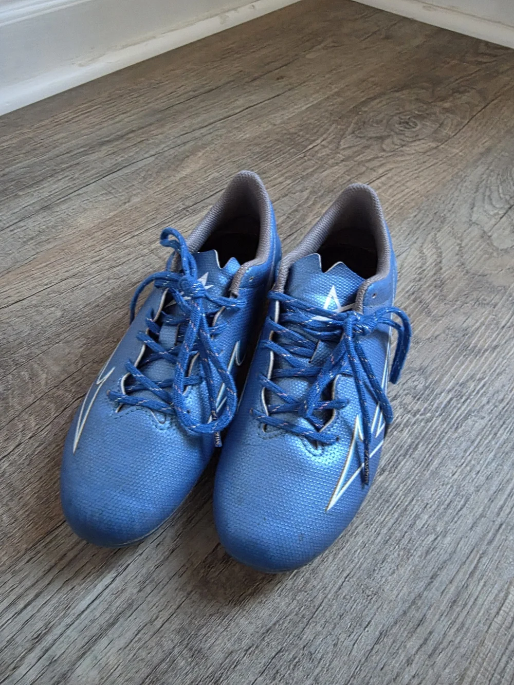 Mizuno Kids Blue Soccer Cleats - Lightweight Youth Football Shoes - Picture 2 of 6
